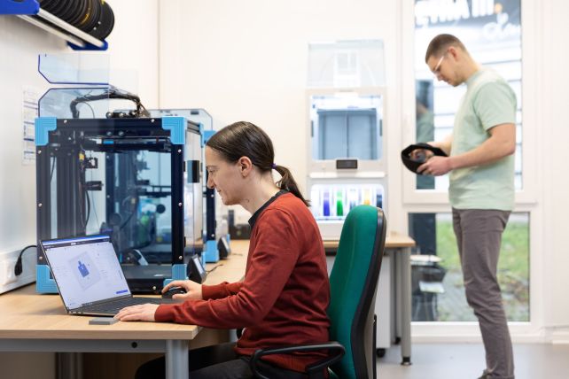 Two persons working in a 3D Printing Lab