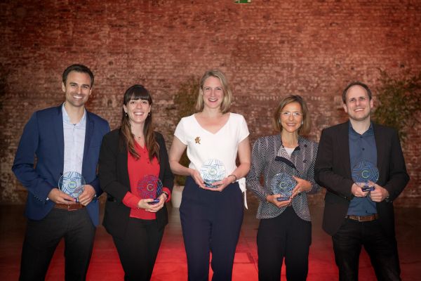 © EIT: Christoph Berger (Vilisto), Anna Vanderbruggen (Erzlabor), Catherine Schreiber (ADVITOS), Sabrina Maria Malpede (ACT Blade Ltd) and Bernhard Adlers, winners of the EIT Awards 2022