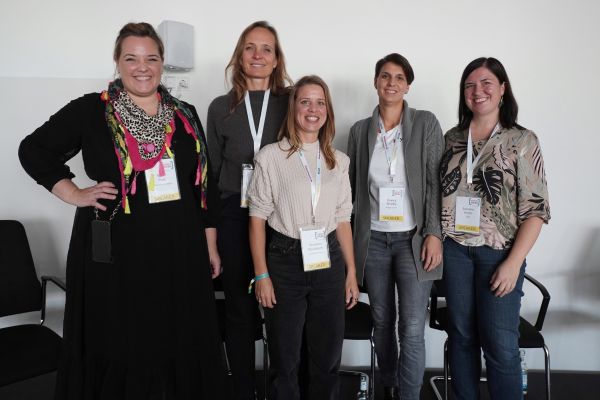 © Mathias Jäger/Hamburg Startups: Sarah Pust (host), Heidrun Twesten (CEO Impact GmbH), Veronika Reichboth (Head of Startup-Unit), Bianca Steinke (Co-founder Brygge) and Susanne Krehl (Co-founder Fabit)