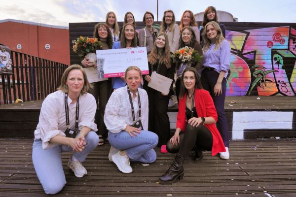 © Mathias Jäger/Hamburg Startups: group photo of the finalists of Female StartAperitivo 2024