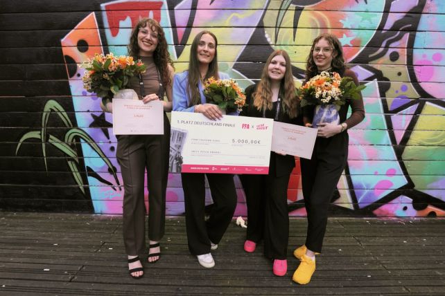© Mathias Jäger/Hamburg Startups: Sophia Reiter (FISEGO), Katharina Haas (INLEAP Photonics), Aylin Kitte and Elena Dwenger (HandsOn!)