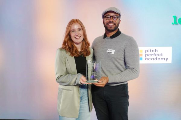 © Mathias Jäger/Hamburg Startups: Anne Patzer and Linus Kameni of VAARHAFT