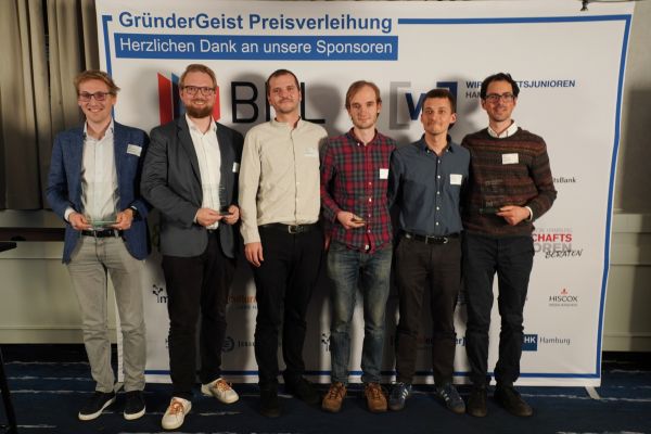 © Mathias Jäger/Hamburg Startups: group picture of the award winners of GründerGeist 2022