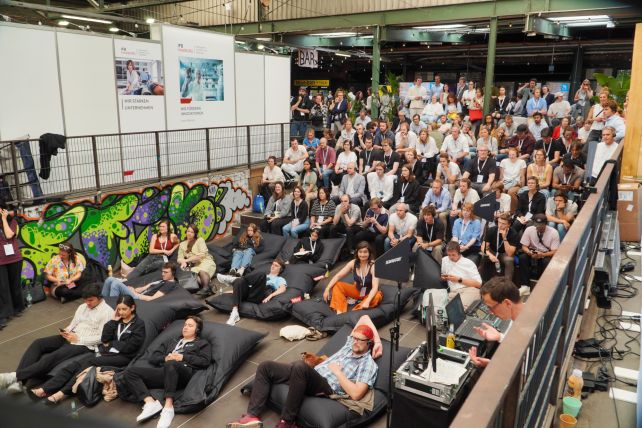© Mathias Jäger/Hamburg Startups: the audience of the Startup Stage at Hamburg Innovation Summit 2025