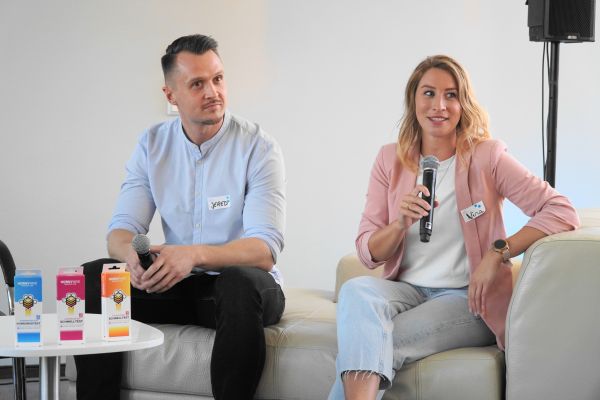 © Mathias Jäger/Hamburg Startups: Jered Fastner and Nina Hannemann, founders of Horny Hive