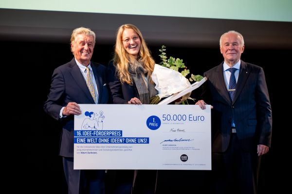 © Daniel Reinhardt: Albert Darboven, donor of the IDEE-Förderpreis, winner Nina Heine and jury president Prof. Dr. Rolf Eggert