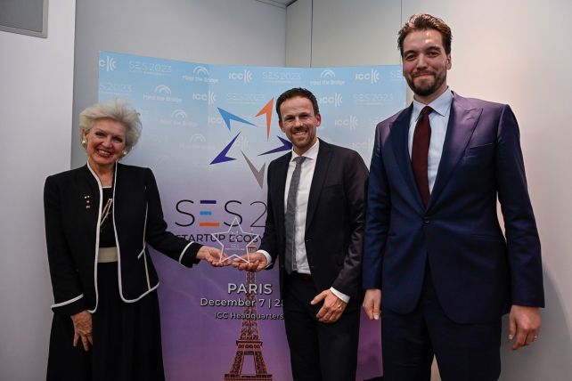 ©Andrew McLeish: Candace Johnson, Sascha Jacobi and Paulo Kalkhake at the SES Award ceremony in Paris
