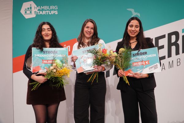 © Mathias Jäger/Hamburg Startups: Parnian Fazel of Biohugs, Yvonne Ramat of Voicestories and Sogol Kordi of myProtectify, winners of the STARTERiN Hamburg 2025