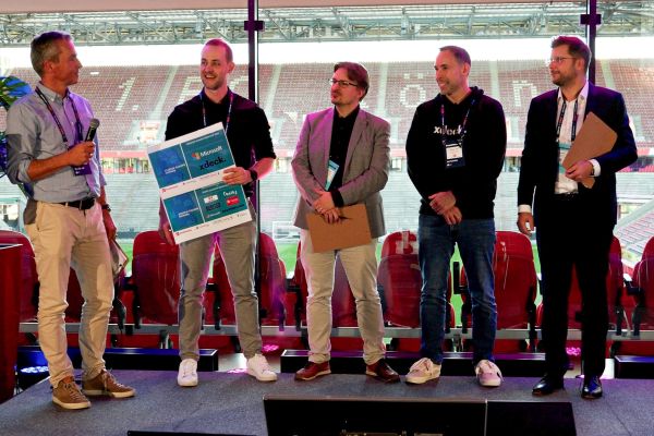 © Philipp Altenhofen: award ceremony for CLOUDSUPLLIES with Olaf Schaefers (second from left)
