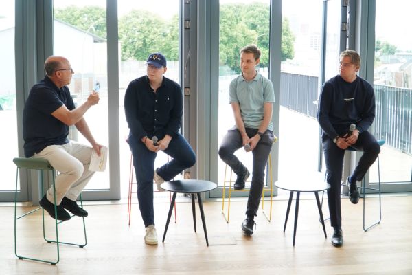© Mathias Jäger/Hamburg Startups: panel with Roger Zimmermann (Next Entrepreneurs), Victor Neumann (Invest it!), Julian Risse (StickTo) and Kai Bertrand (Gemeinsam Jung)