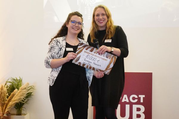 © Mathias Jäger/Hamburg Startups: Merit Ulmer-Kasak of eco:fibr with investor Vanessa Hansch