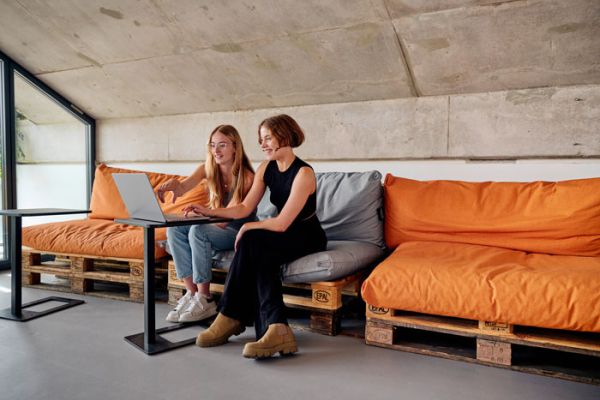 two female founders create business plan