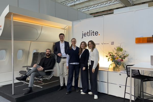 © jetlite: at a trade fair