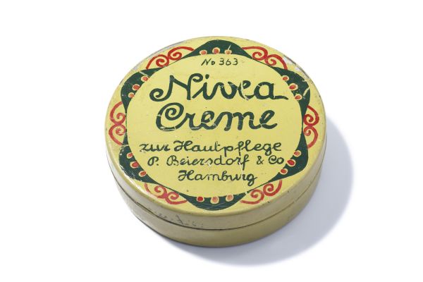 © Beiersdorf: The first Nivea can wasn't blue.