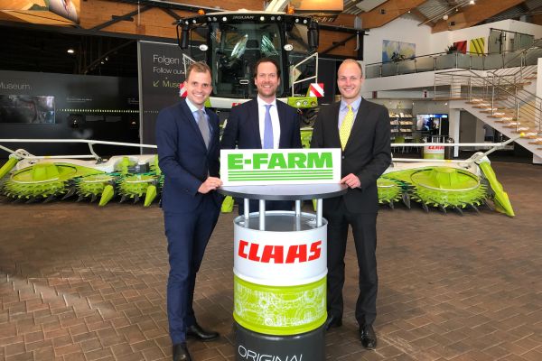 © E-FARM: Nicolas Lohr celebrates the partnership with Claas