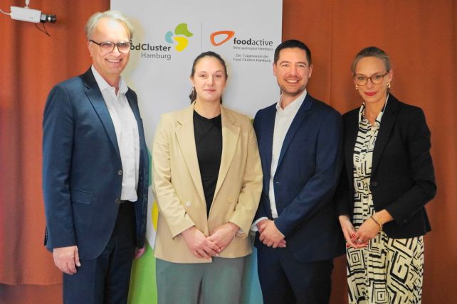 © Mathias Jäger/Hamburg Startups: Andreas Rieckhof (State Councillor of the Ministry of Economics and Innovation), Anke Spree (Project Manager foodactive), Sascha Taube (Managing Director Food Cluster Hamburg) and Dr. Annika Schröder (Managing Director foodactive)