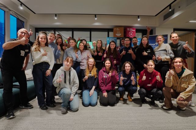 © Mathias Jäger/Hamburg Startups: group photo of the participants of the GenZ Startup Weekend 2023