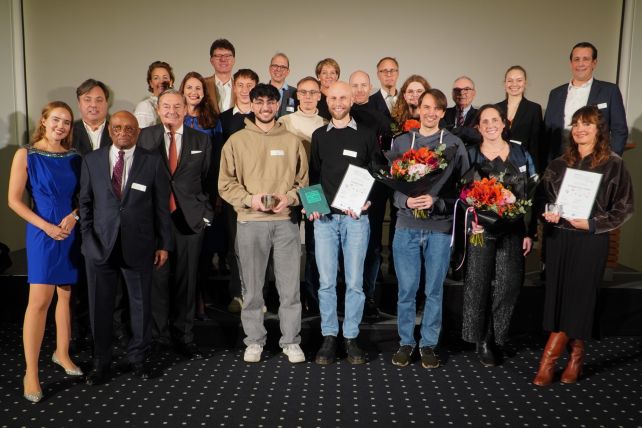 © Mathias Jäger / Hamburg Startups: group photo of the Gunnar-Uldall-Wirtschaftspreis 2024