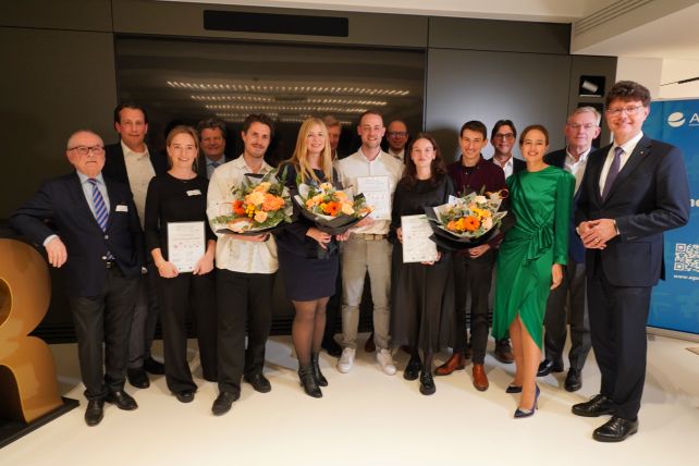 © Mathias Jäger/Hamburg Startups: group picture of the Gunnar-Uldall-Wirtschaftspreis 2025