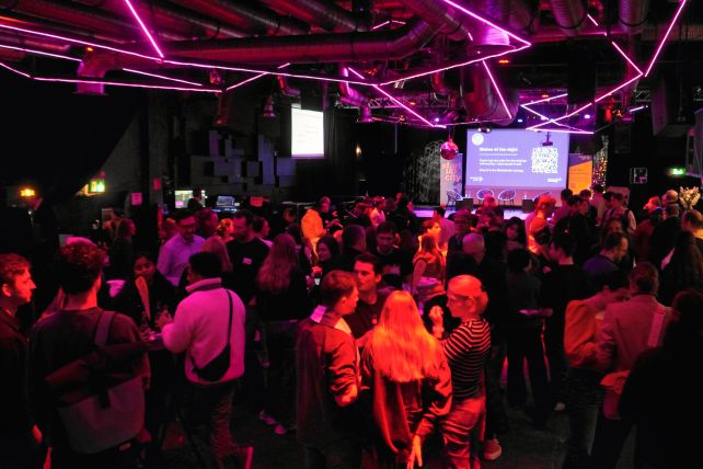 © Mathias Jäger/Hamburg Startups: at SANTA ROAST 2025